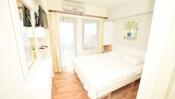Double Room, Balcony, Sea View | Premium bedding, desk, blackout drapes, soundproofing