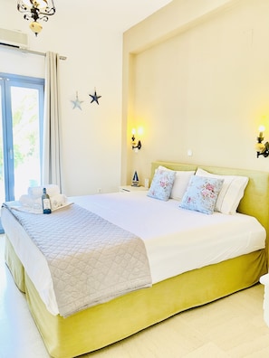 Pillowtop beds, desk, iron/ironing board, free WiFi - Gerani Studios (Astypalaia)