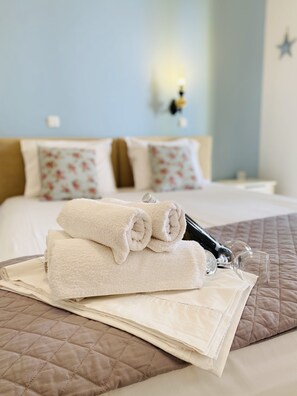 Superior Studio Suite | Pillowtop beds, desk, iron/ironing board, free WiFi - Gerani Studios (Astypalaia)