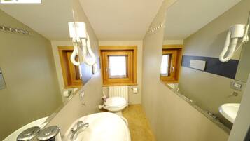 Appartamento Standard, 2 camere da letto, balcone | Bagno | Doccia, asciugacapelli, bidet, asciugamani