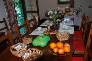 Ze serveren er ontbijt, lunch en diner 