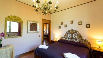 Camera 3 Doppia o Tripla con frigo, bagno privato, vista parco, primo piano, matrimoniale+singolo | Blackout drapes, iron/ironing board, free WiFi, bed sheets