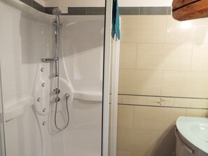 Tweepersoonskamer | Badkamer met douche