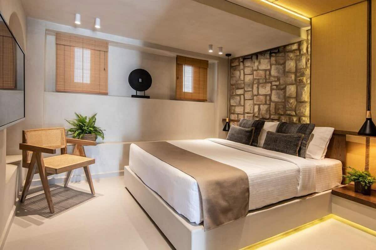 Premium bedding, in-room safe, soundproofing, iron/ironing board