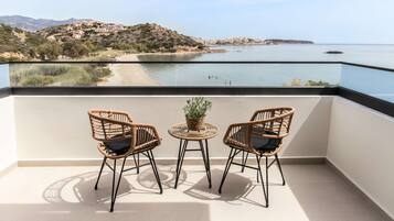 Premium bedding, in-room safe, individually decorated