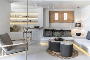 Unique Suite, Private Pool | Wohnbereich | 40-Zoll-Flachbildfernseher mit Satellitenempfang, Fernseher