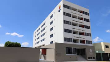 Vista frontal de la propiedad