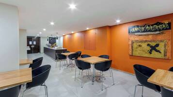 Desayuno continental gratuito y diario