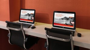 Two HP laptops on a desk with black office chairs. - Comfort Inn San Luis Potosi (San Luis Potosi)
