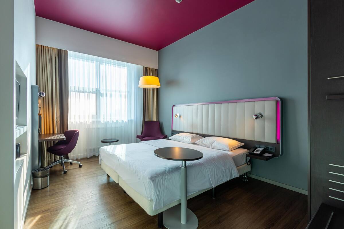 Standard Room (High Floor) | In-room safe, desk, blackout drapes, rollaway beds