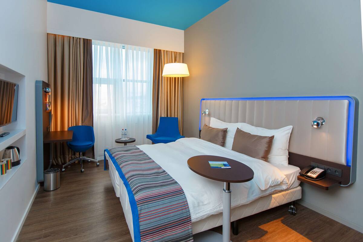 Standard Room | In-room safe, desk, blackout curtains, rollaway beds