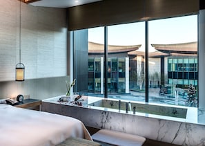 Deep-soaking bathtub - Pullman Kaifeng Jianye (Kaifeng)