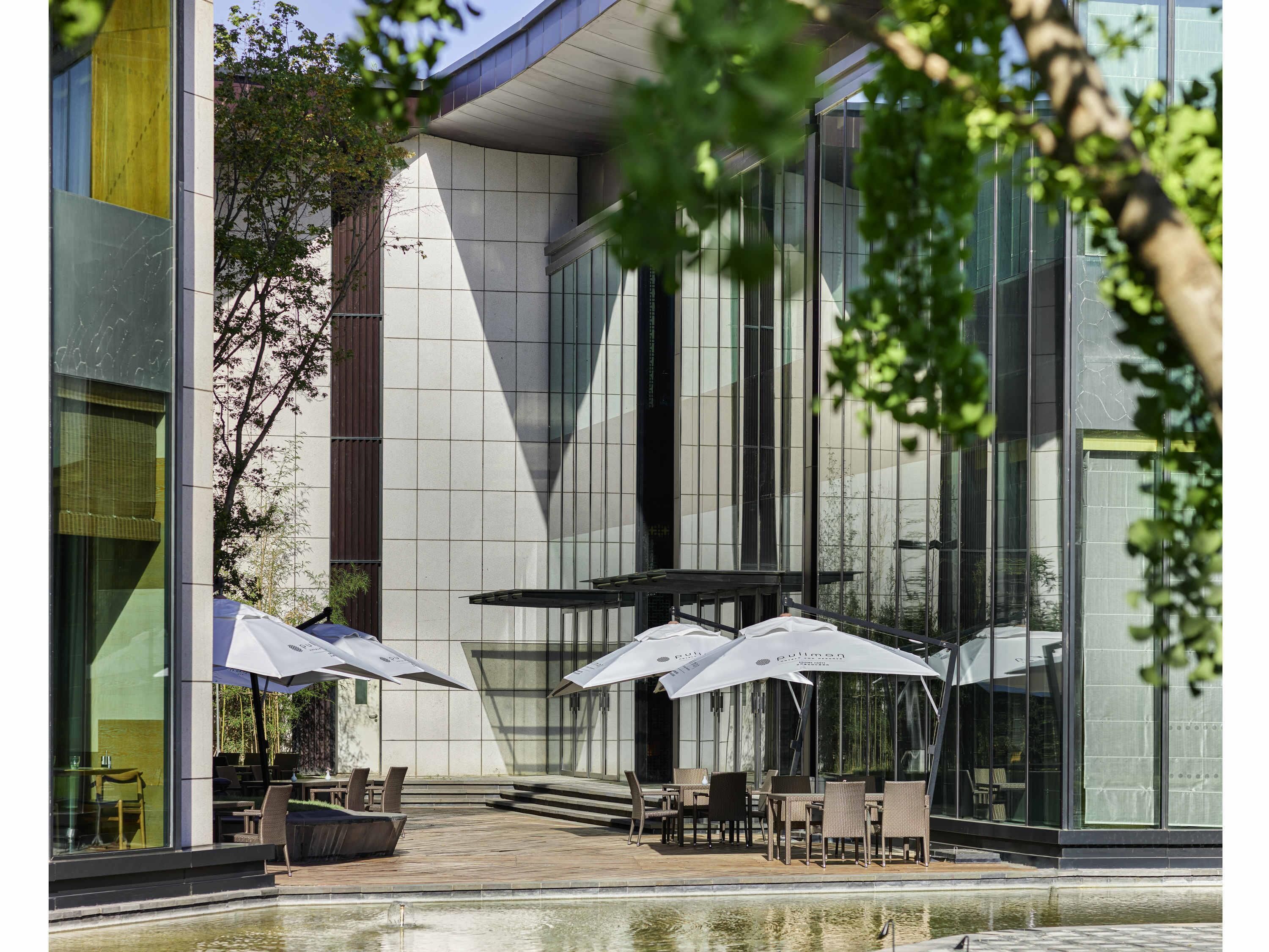 2 restaurants, breakfast, lunch, dinner served; chinese cuisine