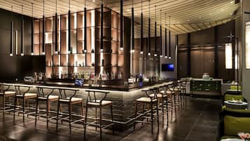 2 bares, salón en el lobby