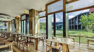 2 restaurants, breakfast, lunch, dinner served; Chinese cuisine