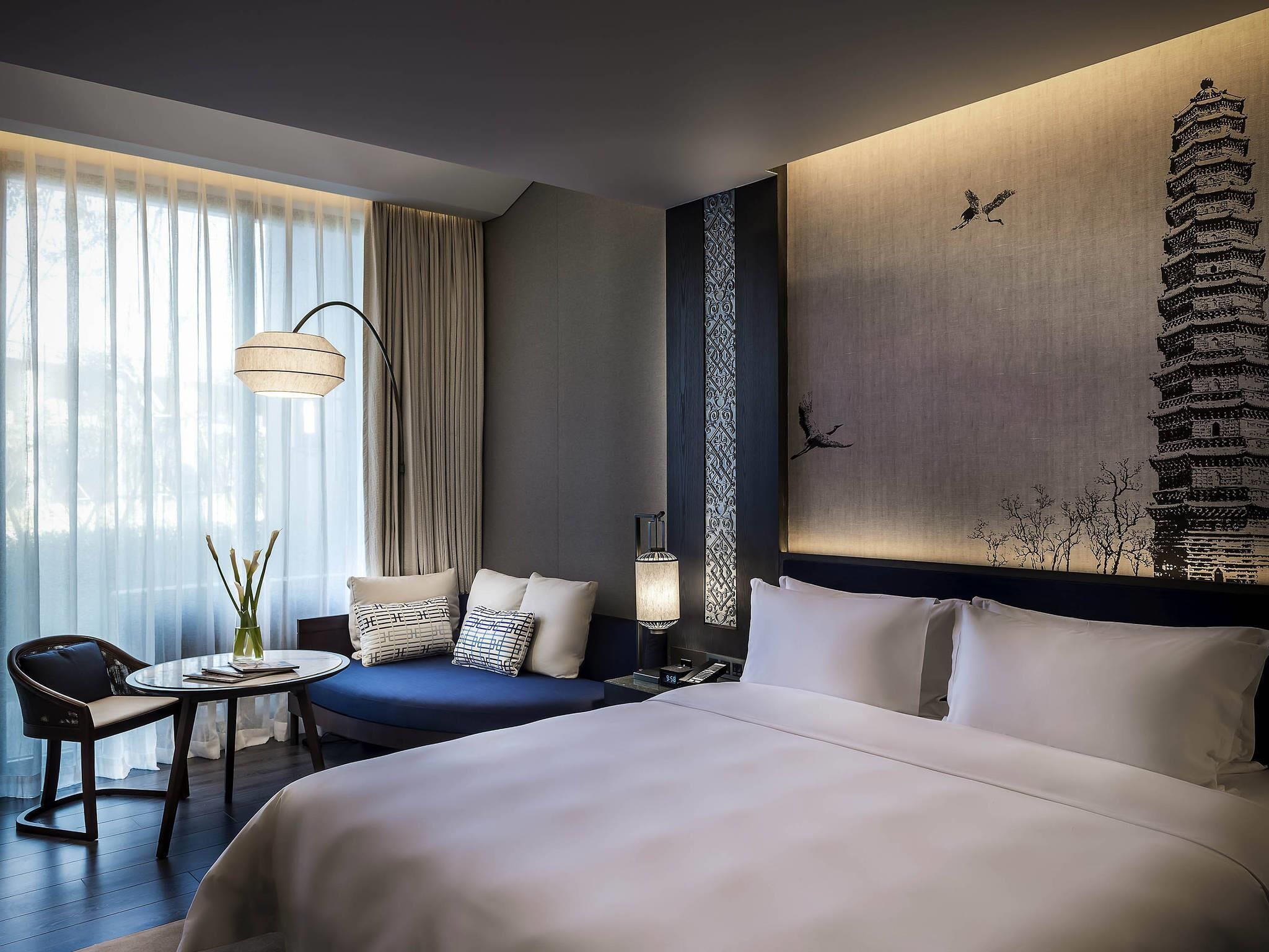 Habitación Deluxe, 1 cama King size, vista al jardín | Ropa de cama de alta calidad y minibar 