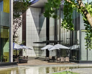 2 restaurants servant le petit déjeuner, spécialités Cuisine chinoise