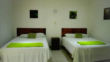 Dobbeltrom – deluxe | Blendingsgardiner, wi-fi (inkludert) og sengetøy