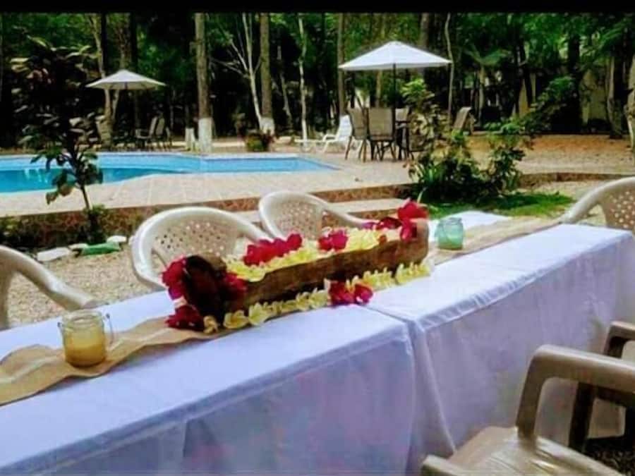 Daily cooked-to-order breakfast (GTQ 40.00 per person)