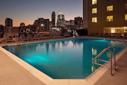 Holiday Inn Express & Suites Austin Downtown - University by IHG