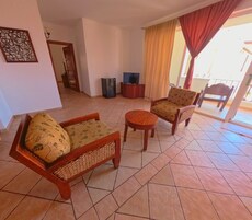 Ropa de cama de alta calidad, muebles diferentes y wifi gratis 