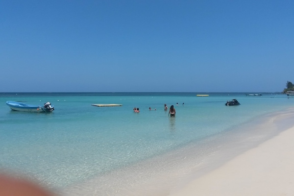 Private beach nearby, white sand, sun loungers, beach umbrellas