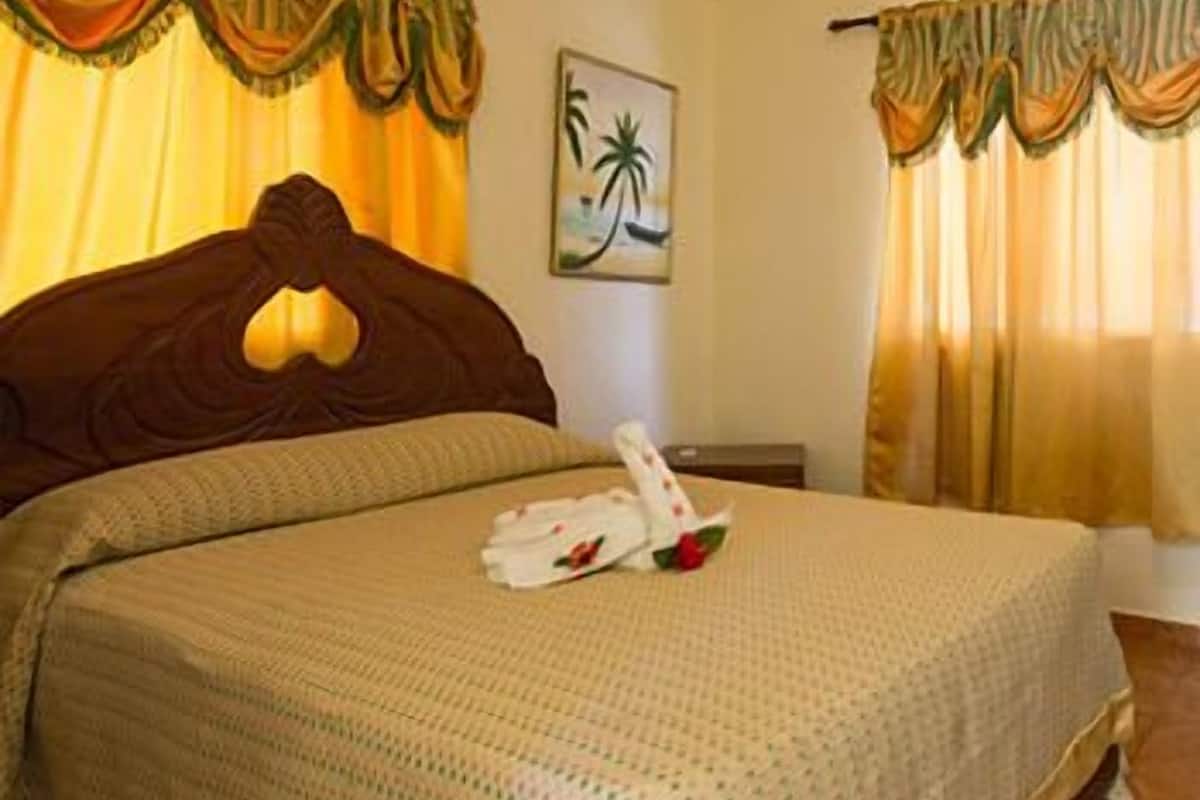 Standard Double Room, 1 Queen Bed | In-room safe, blackout drapes, rollaway beds, free WiFi