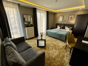 Superior Room | Living area | LED TV - Malta Premium Hotel (Poznan)