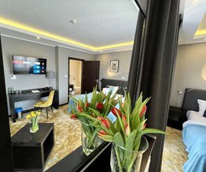 Quarto superior | Cofres nos quartos, cortinas blackout, quartos à prova de som
