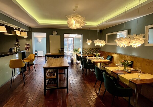 Breakfast, lunch and dinner served - Malta Premium Hotel (Poznan)