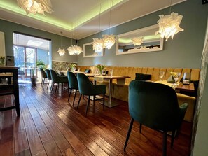 Frokost, lunsj og middag serveres, internasjonale retter 