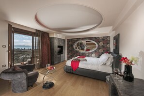 Premium bedding, free minibar items, in-room safe - Iakovakis Suites & Spa (South Pelion)