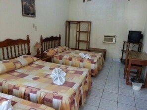 办公桌、免费 WiFi