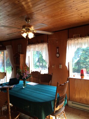 Tägliches inbegriffenes großes Frühstück