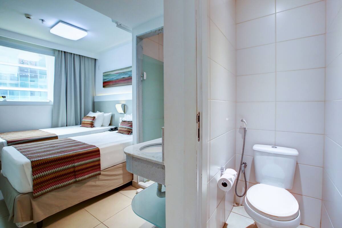 standard twin room, 2 single beds | 1 bedroom, minibar, in-room safe, desk