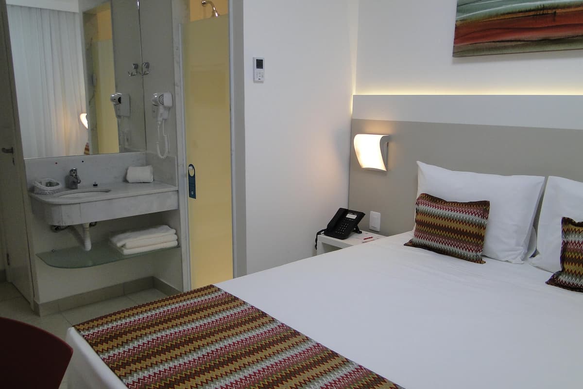Minibar, Zimmersafe, Schreibtisch, schallisolierte Zimmer