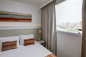Phòng đôi Tiêu chuẩn, 1 giường cỡ queen | Minibar, két bảo mật tại phòng, bàn, phòng cách âm 