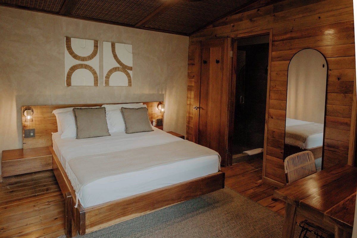 Beach Cabana with Ocean Breeze | Dihias secara berasingan, dilengkapkan perabot secara berasingan