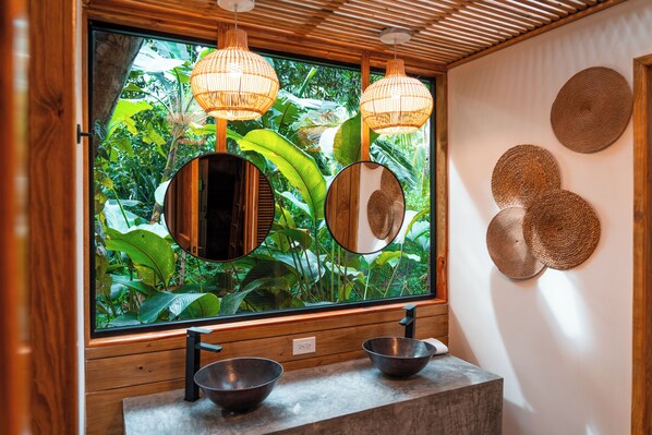 Bed in Premium 8-Bed Dorm with AC | Bathroom sink - Palmar Beach Lodge (Bastimentos)