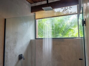 Bathroom shower - Palmar Beach Lodge (Bastimentos)
