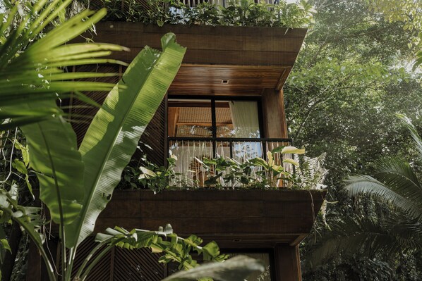 Jungle Immersion with AC | Balcony - Palmar Beach Lodge (Bastimentos)