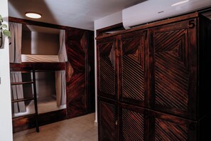 Bed in 10-Bed Dorm with AC | Air conditioning - Palmar Beach Lodge (Bastimentos)