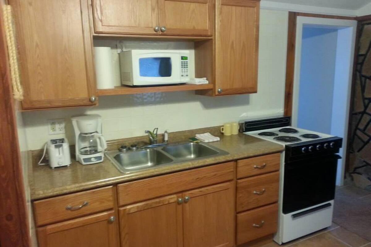 Cottage, 1 Bedroom | Private kitchen | Coffee/tea maker, fridge, microwave
