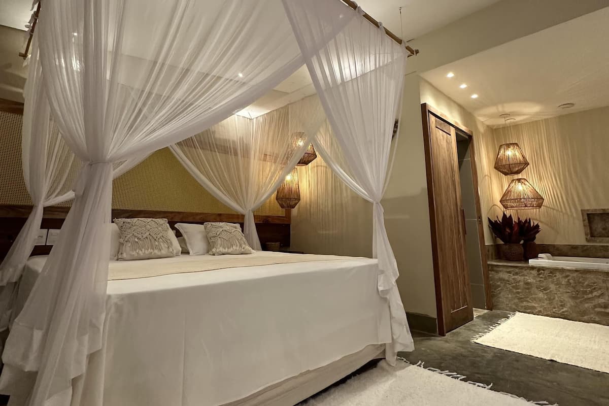 Minibar, blackout drapes, free WiFi