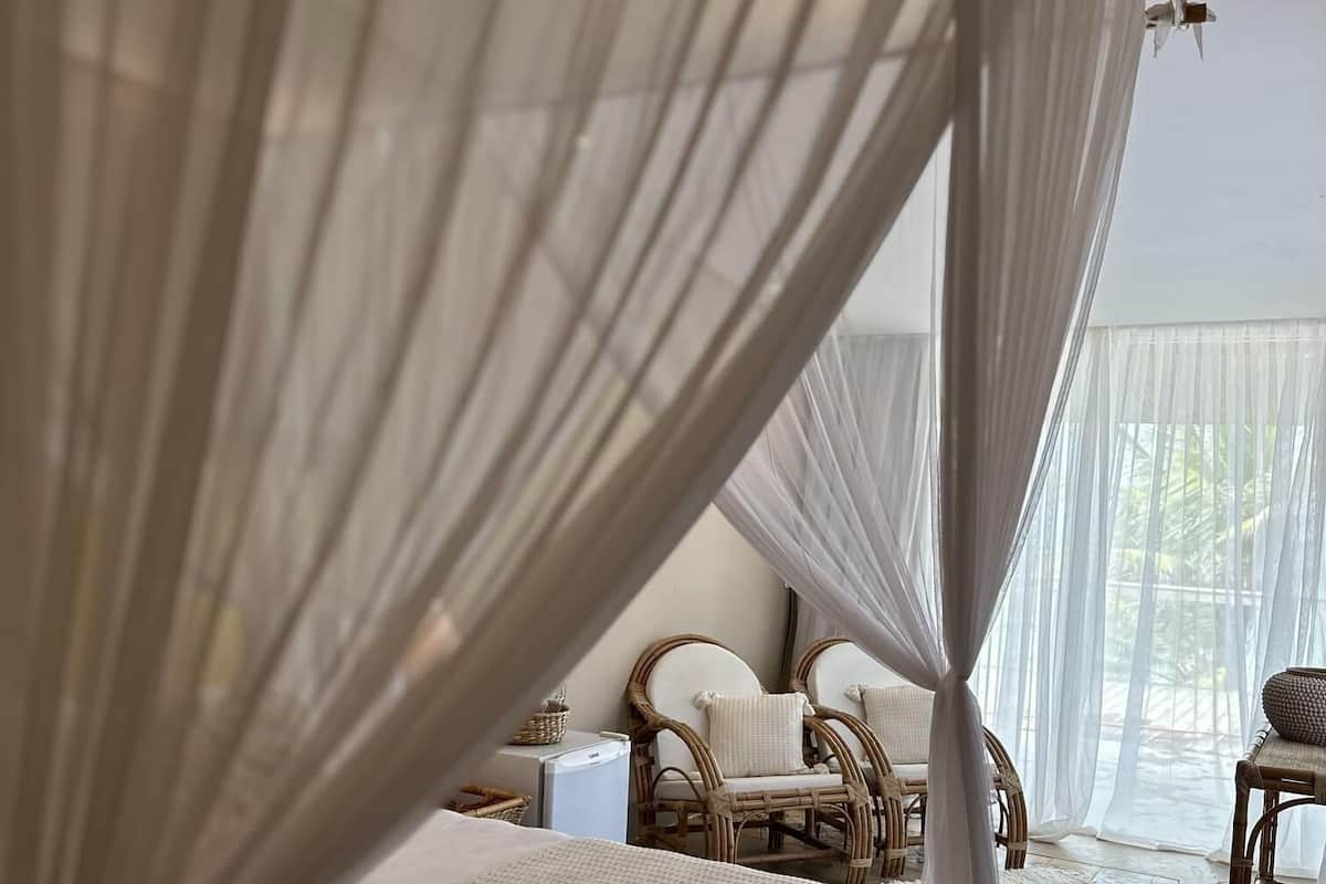 Minibar, blackout drapes, free WiFi