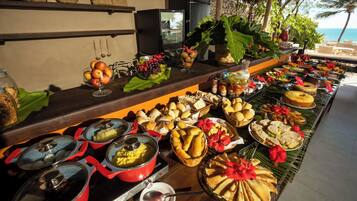 Café da manhã com buffet grátis todos os dias