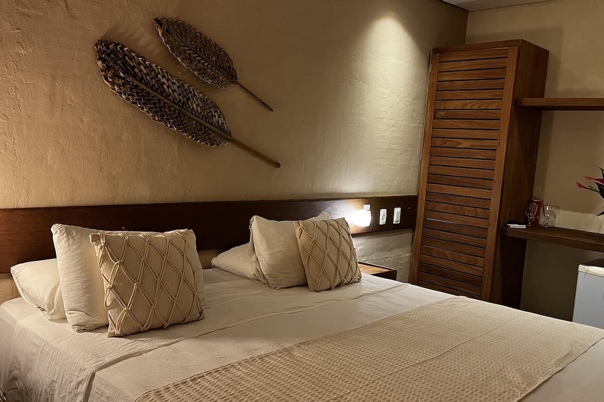 Minibar, blackout drapes, free WiFi