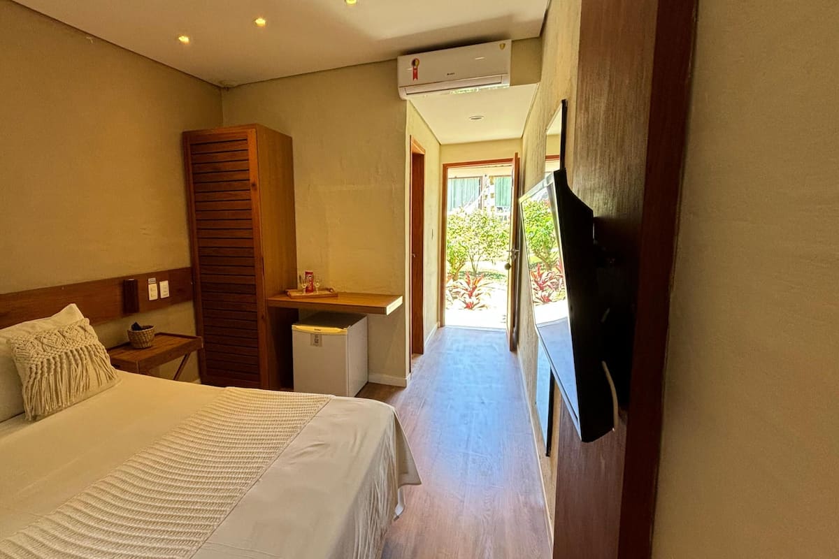 Minibar, blackout drapes, free WiFi