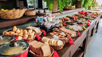Café da manhã com buffet grátis todos os dias