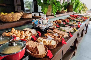 Free daily buffet breakfast